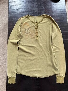 Womens Long-Sleeve Olive Green Graphic Henley Top Y2K vintage top